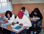 Integrationskurs - Fleißige SchülerInnen lernen die deutsche Sprache.